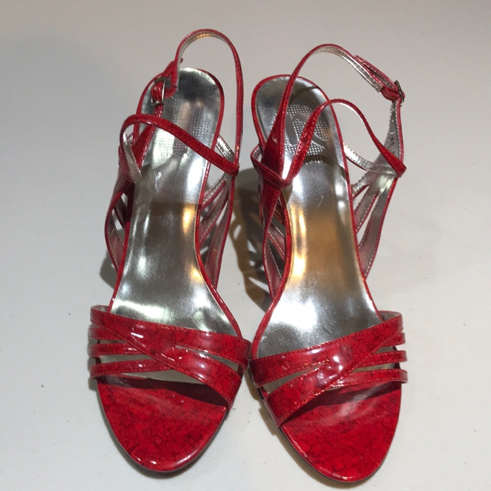EUC Report Brisa Sandals Size 8.5